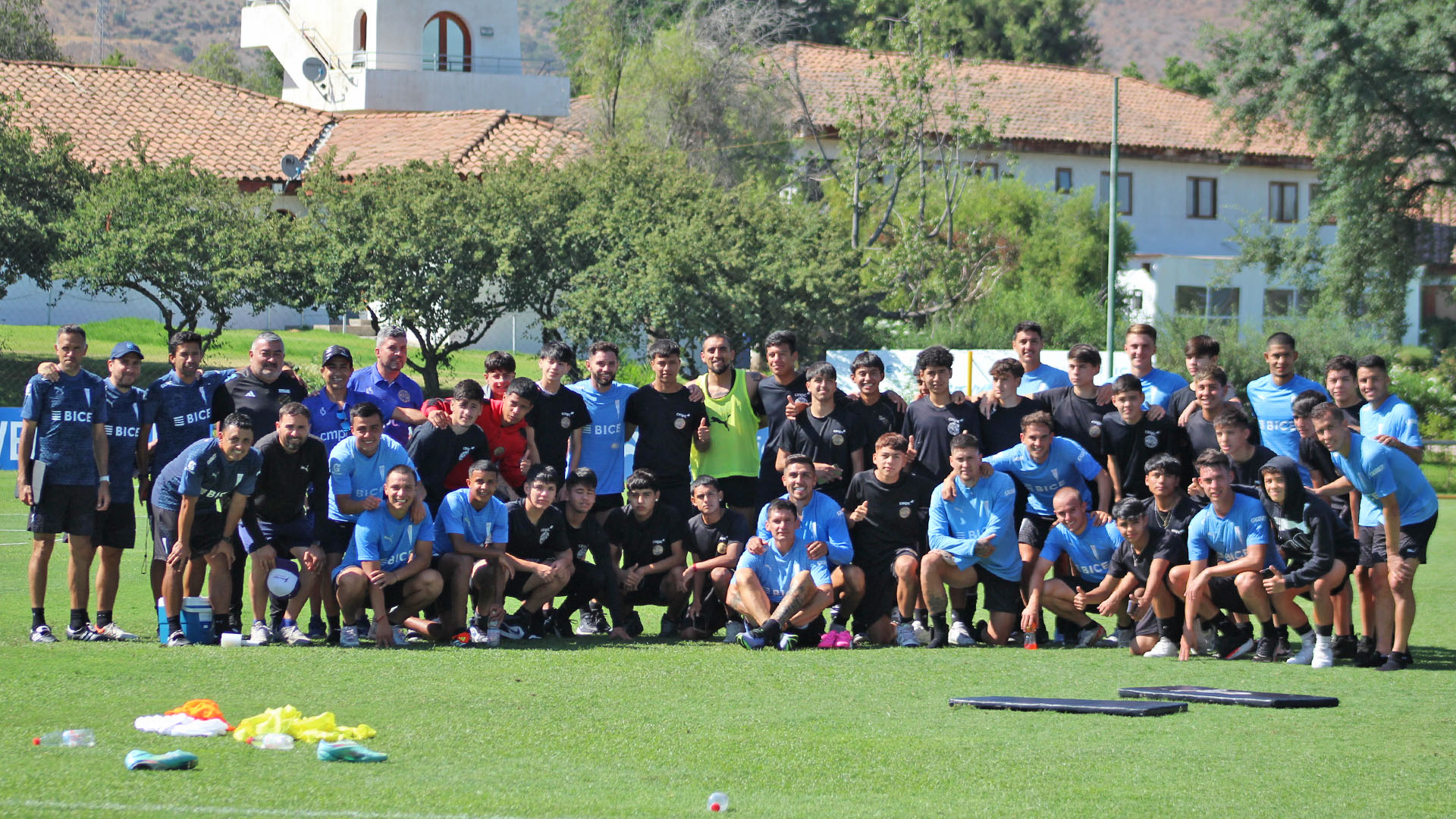 Bajos De Mena Fc Comparti Entrenamiento Con Jugadores Y Cuerpo T Cnico