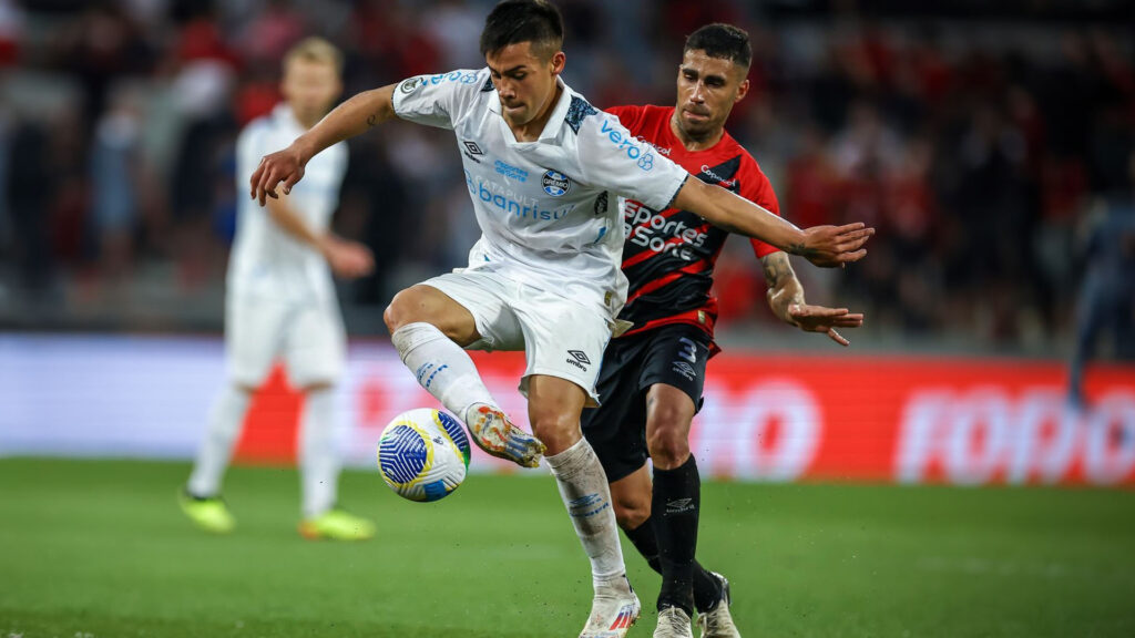 Alexander Aravena debutó en Gremio! - Cruzados