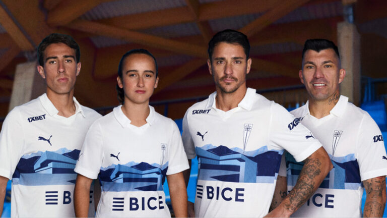 Camiseta conmemorativa Universidad Católica Puma Claro Arena 2025